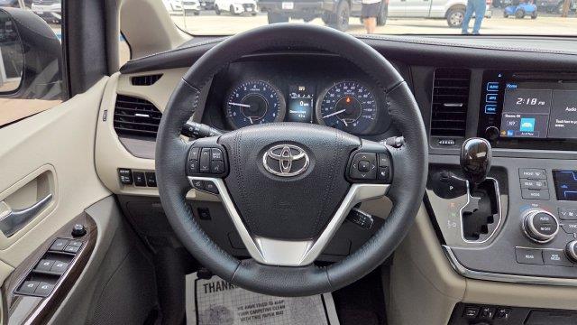 2017 Toyota Sienna - $26,501