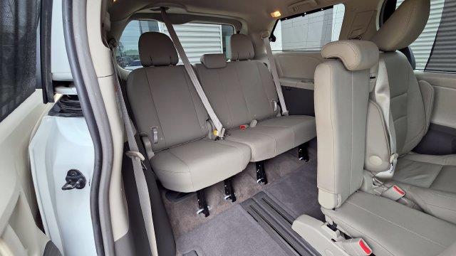 2017 Toyota Sienna - $26,501