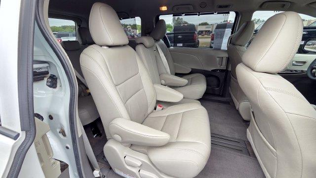 2017 Toyota Sienna - $26,501