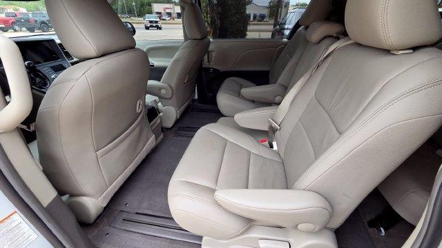 2017 Toyota Sienna - $26,501