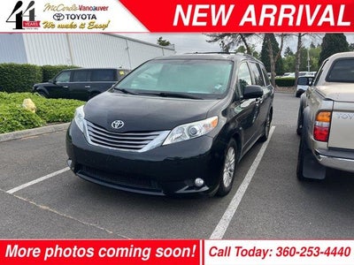 2017 Toyota Sienna XLE 7-Passenger Auto Access Seat 4DR Mini-Van