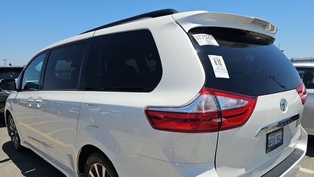 2018 Toyota Sienna XLE 7-Passenger Auto Access Seat