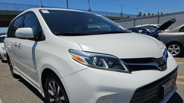 2018 Toyota Sienna XLE 7-Passenger Auto Access Seat
