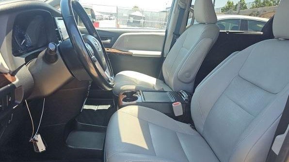 2018 Toyota Sienna XLE 7-Passenger Auto Access Seat