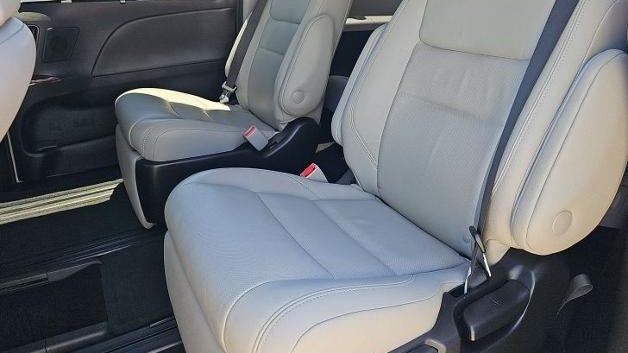 2018 Toyota Sienna XLE 7-Passenger Auto Access Seat