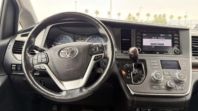 2018 Toyota Sienna XLE 7-Passenger Auto Access Seat