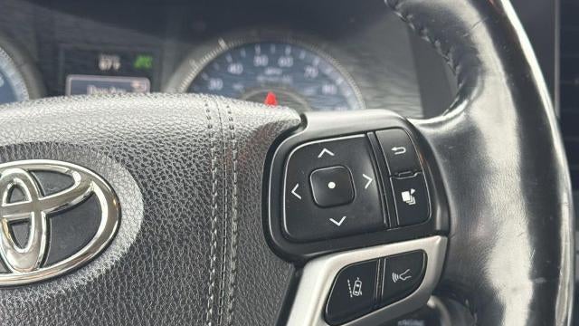 2018 Toyota Sienna XLE 7-Passenger Auto Access Seat