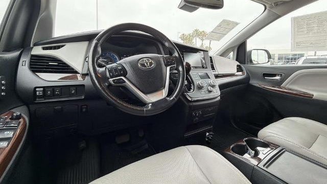 2018 Toyota Sienna XLE 7-Passenger Auto Access Seat
