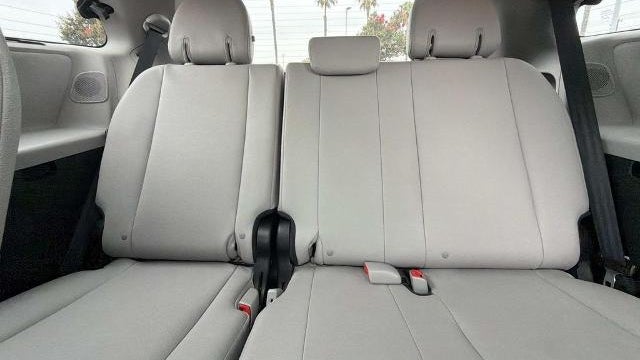 2018 Toyota Sienna XLE 7-Passenger Auto Access Seat