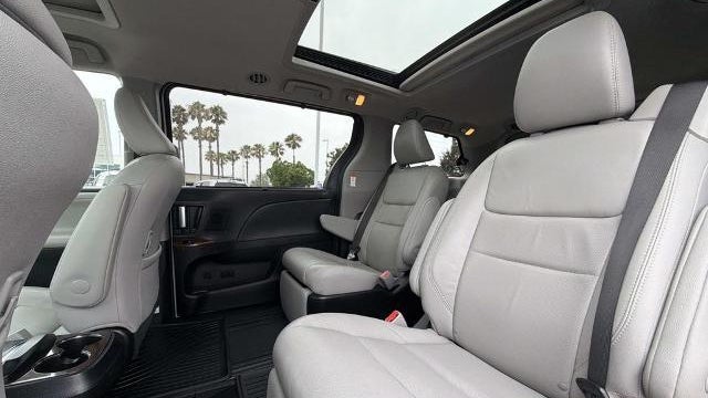 2018 Toyota Sienna XLE 7-Passenger Auto Access Seat