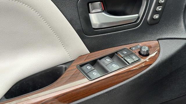 2018 Toyota Sienna XLE 7-Passenger Auto Access Seat