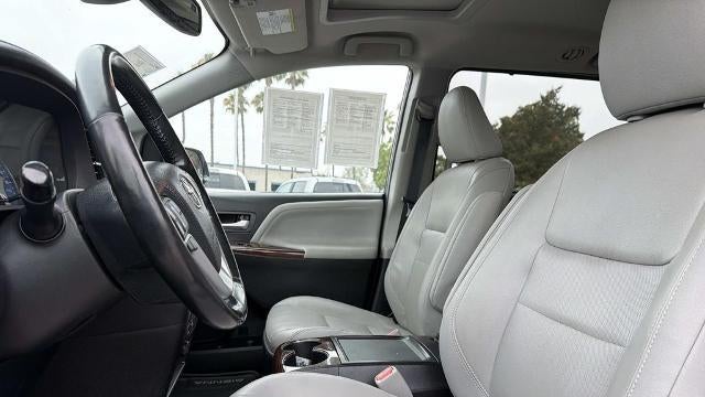 2018 Toyota Sienna XLE 7-Passenger Auto Access Seat