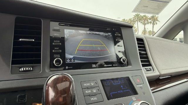 2018 Toyota Sienna XLE 7-Passenger Auto Access Seat
