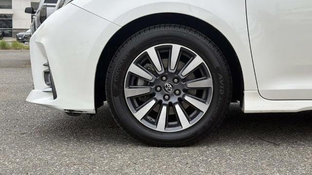 2018 Toyota Sienna XLE 7-Passenger Auto Access Seat