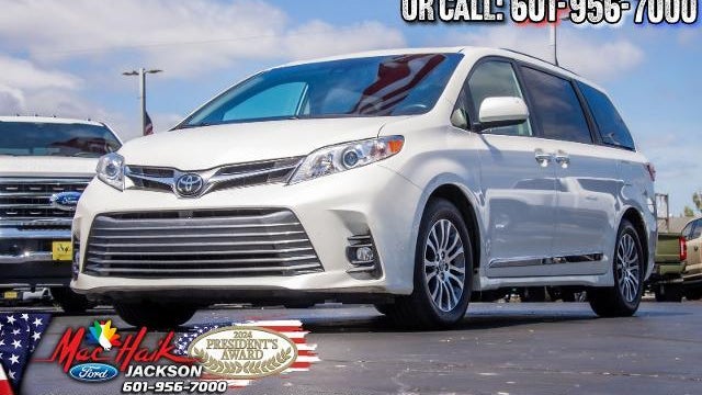 2019 Toyota Sienna XLE 7-Passenger Auto Access Seat