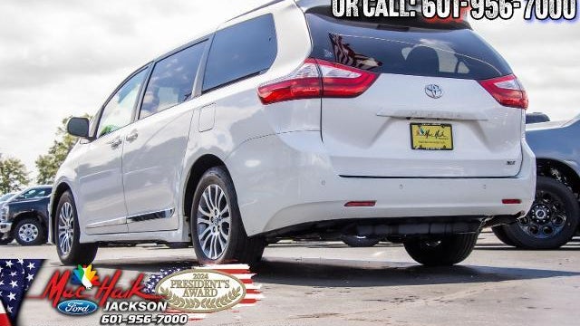 2019 Toyota Sienna XLE 7-Passenger Auto Access Seat