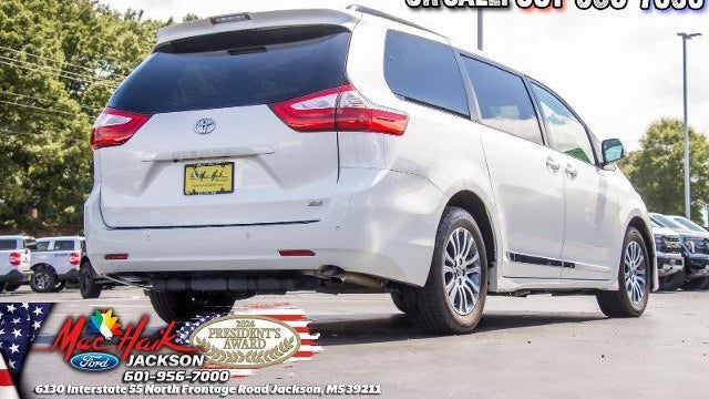 2019 Toyota Sienna XLE 7-Passenger Auto Access Seat