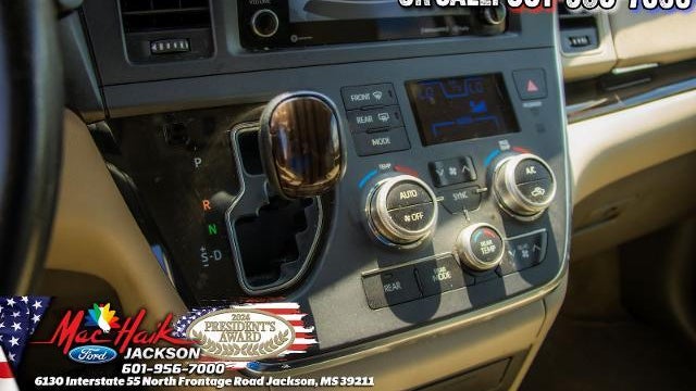 2019 Toyota Sienna XLE 7-Passenger Auto Access Seat