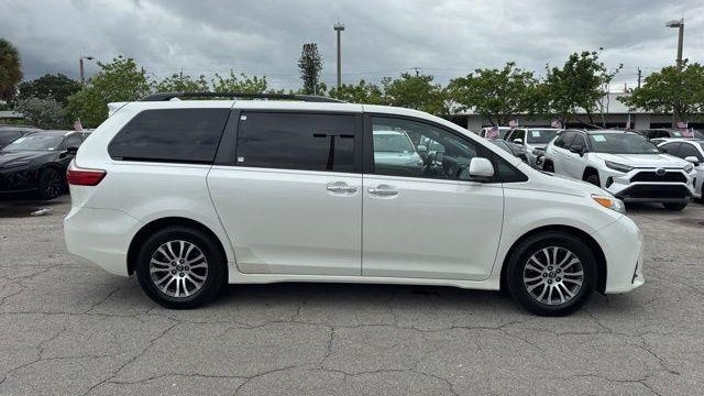 2020 Toyota Sienna XLE 7-Passenger Auto Access Seat