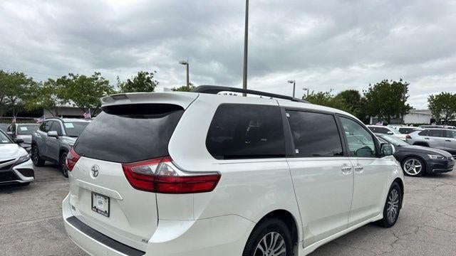 2020 Toyota Sienna XLE 7-Passenger Auto Access Seat
