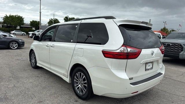 2020 Toyota Sienna XLE 7-Passenger Auto Access Seat