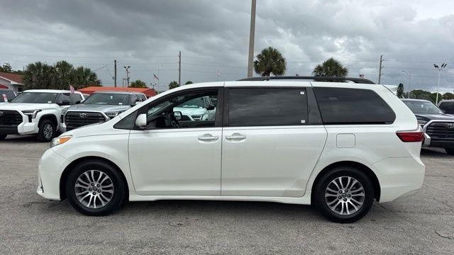 2020 Toyota Sienna XLE 7-Passenger Auto Access Seat