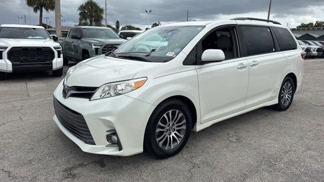 2020 Toyota Sienna XLE 7-Passenger Auto Access Seat
