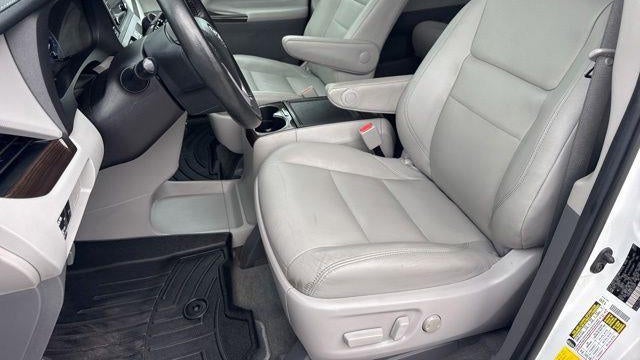 2020 Toyota Sienna XLE 7-Passenger Auto Access Seat