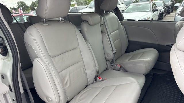 2020 Toyota Sienna XLE 7-Passenger Auto Access Seat