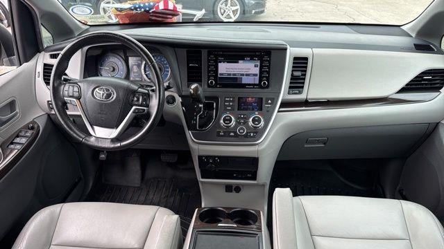 2020 Toyota Sienna XLE 7-Passenger Auto Access Seat