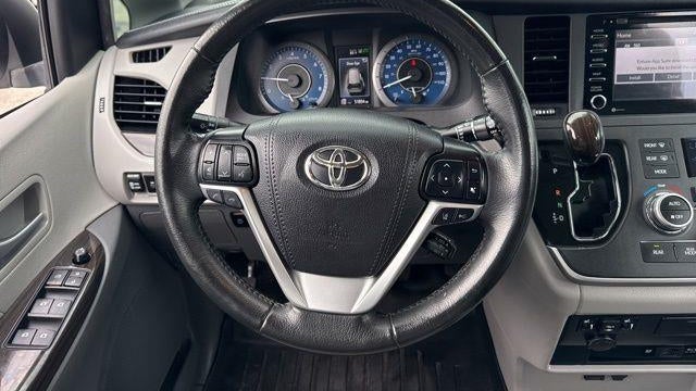 2020 Toyota Sienna XLE 7-Passenger Auto Access Seat