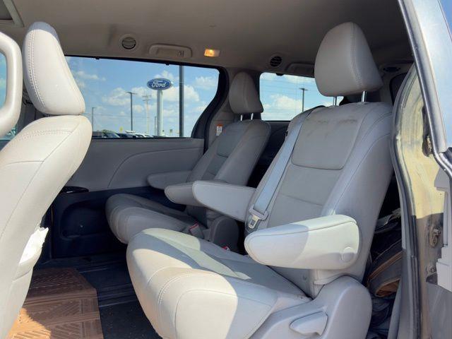 2019 Toyota Sienna - $26,473