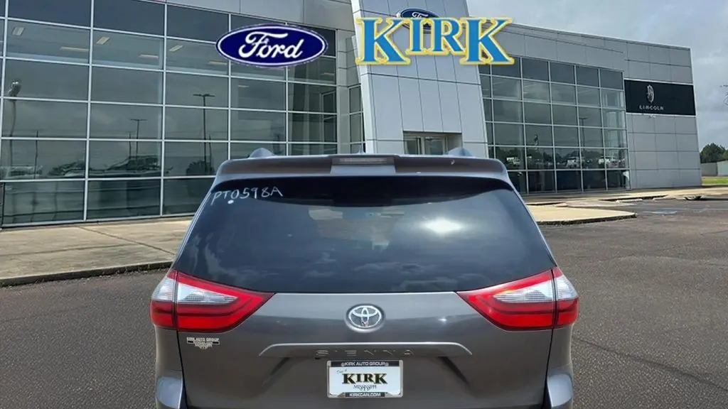 2020 Toyota Sienna XLE 7-Passenger Auto Access Seat