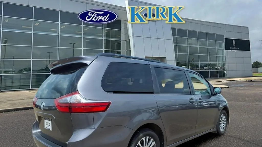 2020 Toyota Sienna XLE 7-Passenger Auto Access Seat