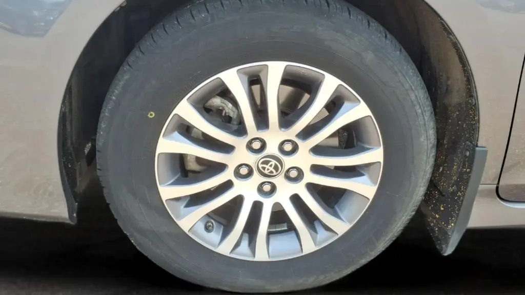 2020 Toyota Sienna XLE 7-Passenger Auto Access Seat