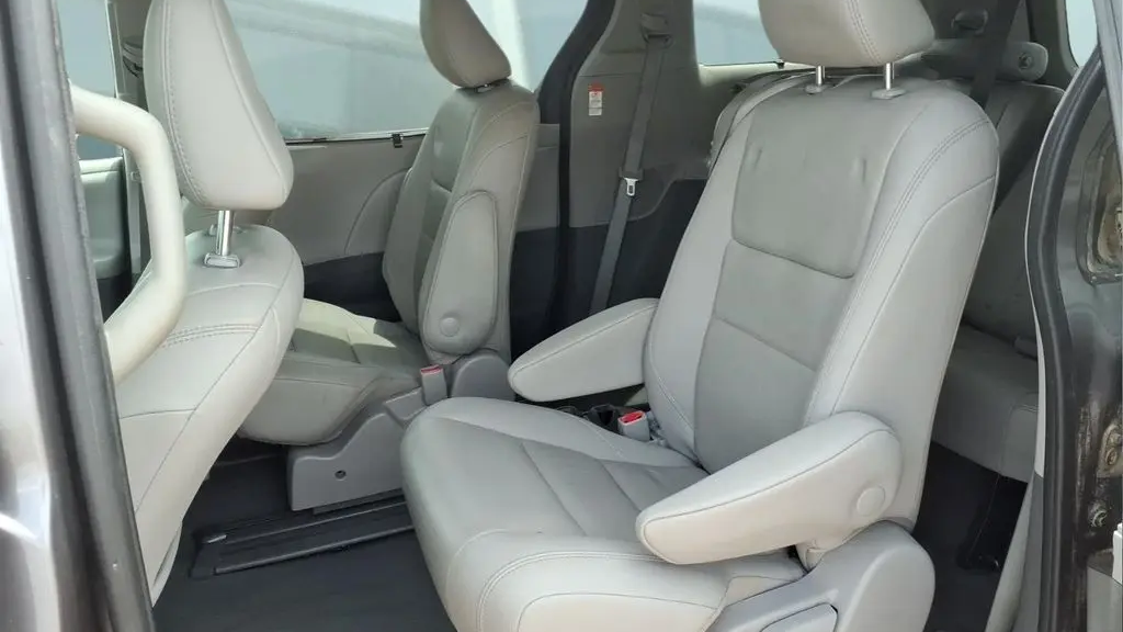 2020 Toyota Sienna XLE 7-Passenger Auto Access Seat