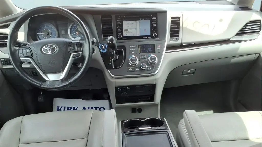 2020 Toyota Sienna XLE 7-Passenger Auto Access Seat