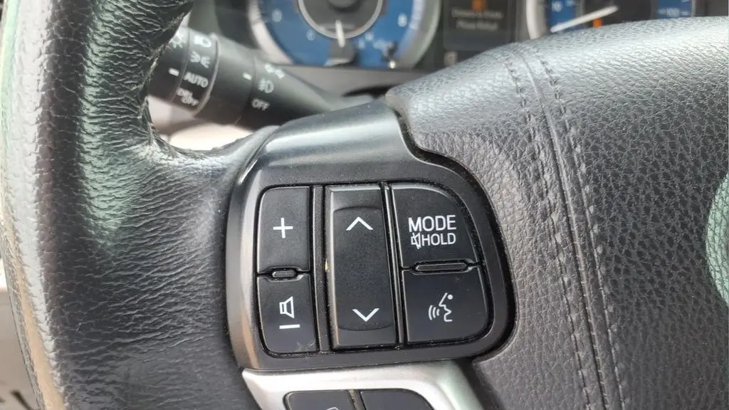 2020 Toyota Sienna XLE 7-Passenger Auto Access Seat