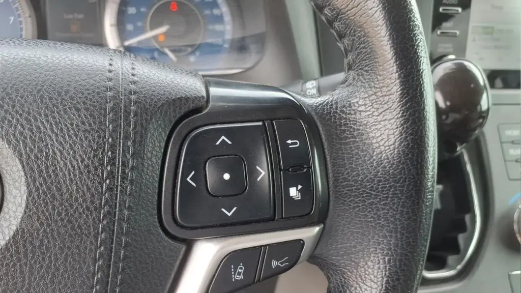 2020 Toyota Sienna XLE 7-Passenger Auto Access Seat