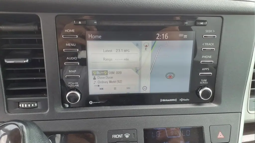 2020 Toyota Sienna XLE 7-Passenger Auto Access Seat