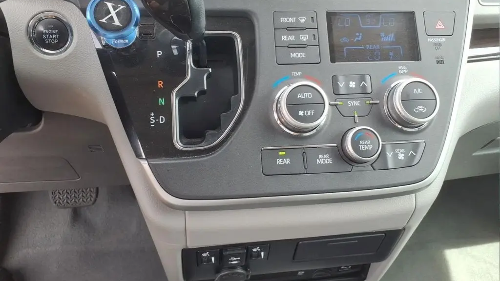 2020 Toyota Sienna XLE 7-Passenger Auto Access Seat
