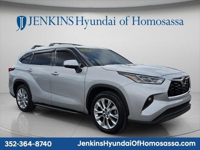 Photo of a 2022 Toyota Highlander Limited 4DR SUV for sale