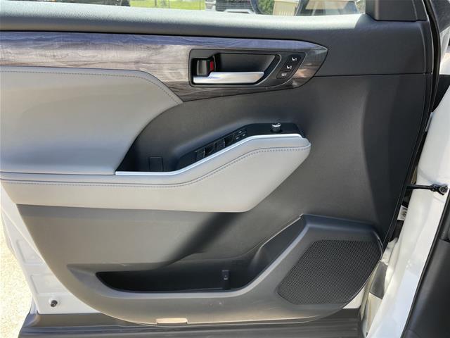 2020 Toyota Highlander - $25,995