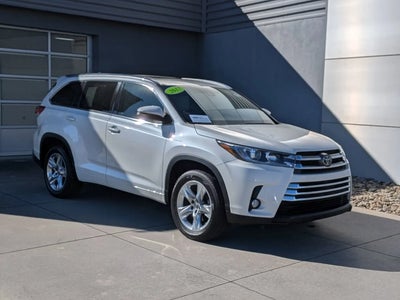 Photo of a 2017 Toyota Highlander Limited 4DR SUV for sale