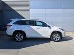 2017 Highlander Thumbnail 3