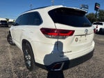 2017 Highlander Thumbnail 3