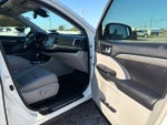2017 Highlander Thumbnail 40