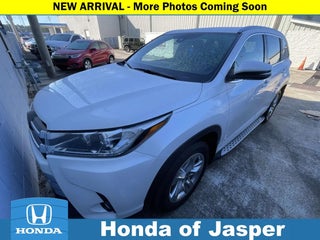2017 Toyota Highlander with Blizzard Pearl Exterior