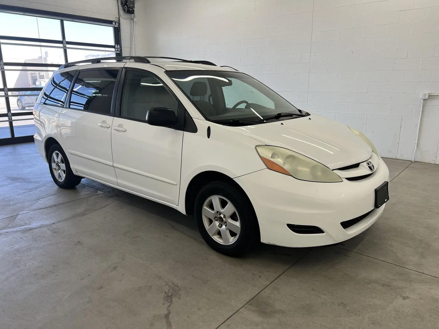 2006 Toyota Sienna - $2,990