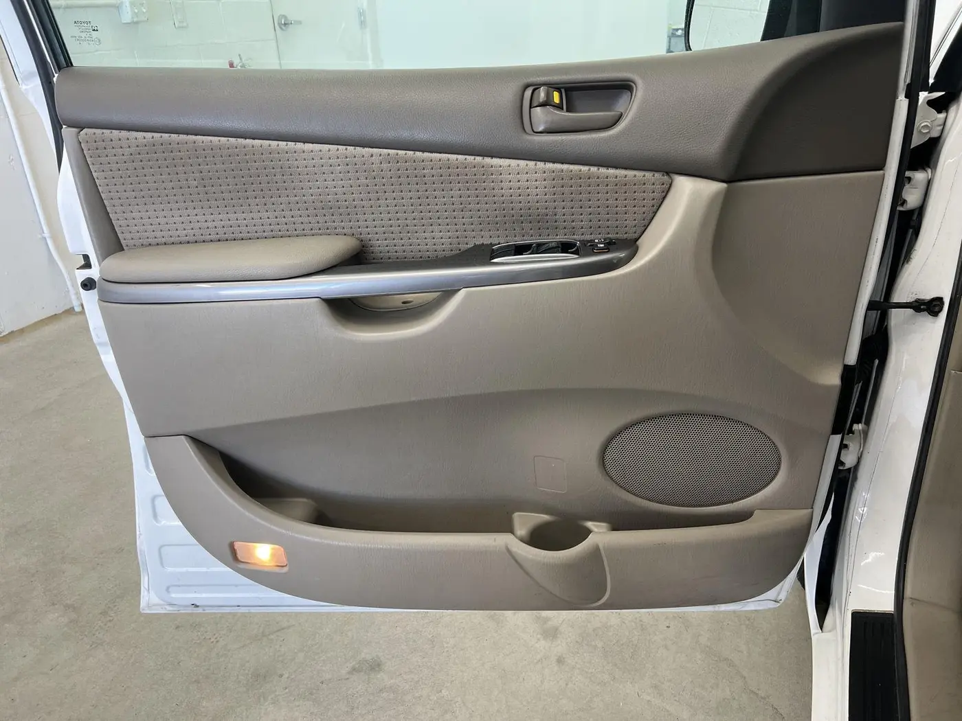 2006 Toyota Sienna - $2,990